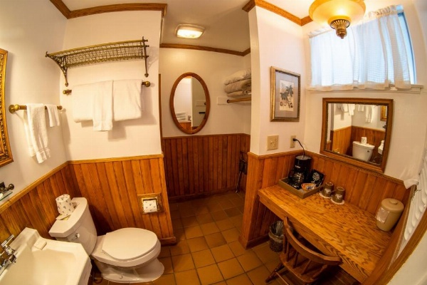 Narrow Gauge Inn image 12